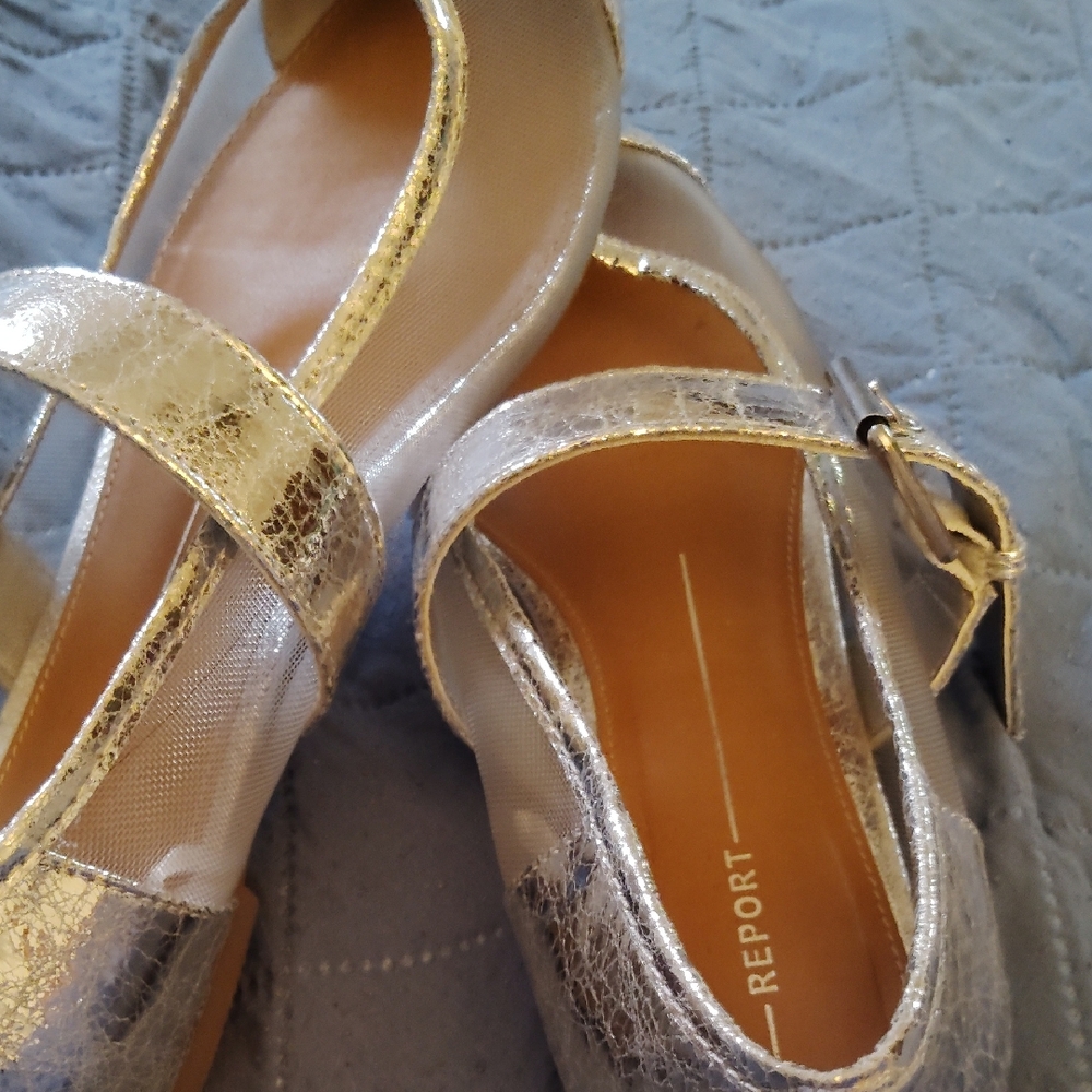 Report Women's Silver Flats Size 9